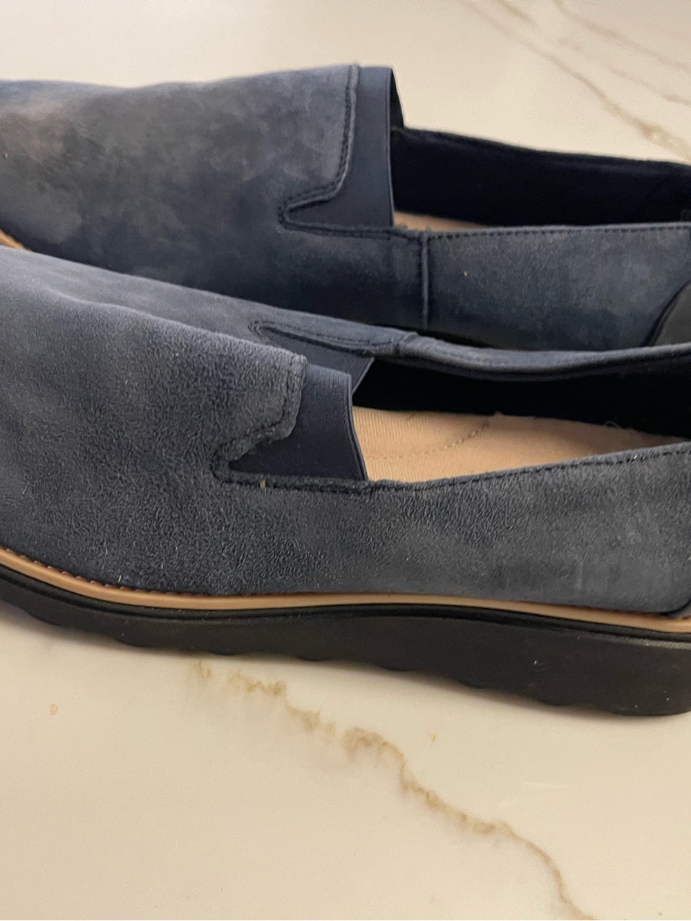 Clarks women’s Navy Suede Slip-On Loafers sz 12M